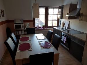 Kuchyň nebo kuchyňský kout v ubytování Ferienwohnung am Schwarzwasser