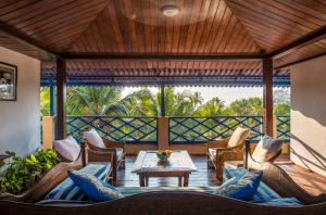 a living room with a table and chairs on a porch at Casa Baga in Baga