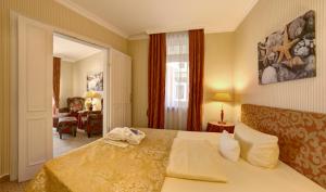 a hotel room with a bed and a mirror at Strandhotel Sylt Westerland in Westerland