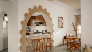 an archway in a kitchen with a table and chairs at Coralsunset Property Management Ltd in Coral Bay