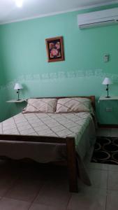 Giường trong phòng chung tại Cabañas El Hornero
