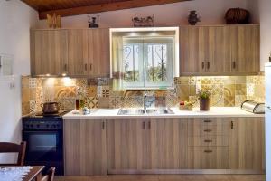 Kuchyň nebo kuchyňský kout v ubytování The Olive House