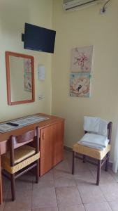 TV a/nebo společenská místnost v ubytování Albergo Casa Lupi
