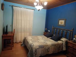 A bed or beds in a room at La Puente 10 de Gredos
