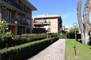 A garden outside Appartamento di design