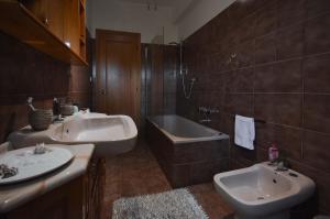 A bathroom at Appartamento di design