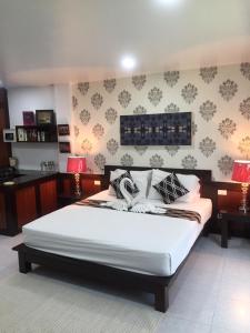 Letto o letti in una camera di Fong Kaew and Baan Nang Fa Guesthouse