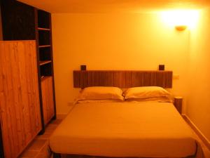 Tempat tidur dalam kamar di Trulli & Grotte Exclusive House