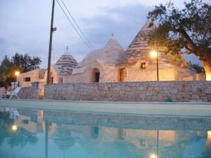 Swimmingpoolen hos eller tæt på Trulli & Grotte Exclusive House