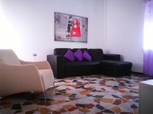 A seating area at Appartamento Lorenzo Noto