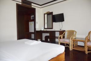 Postel nebo postele na pokoji v ubytování Puangpen Villa Hotel