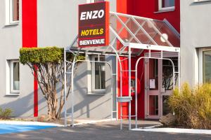 Budova, kde se hotel nachází + 17 fotografií