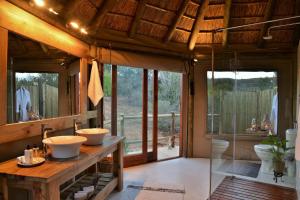 Koupelna v ubytování Garden Route Safari Camp