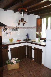 A kitchen or kitchenette at Casa Rural La Xiarapina