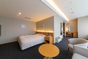 Postel nebo postele na pokoji v ubytování Hotel Landmark Wakayama