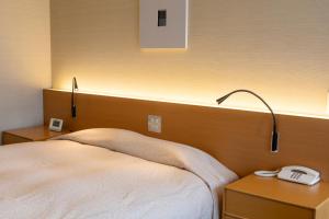 Postel nebo postele na pokoji v ubytování Hotel Landmark Wakayama