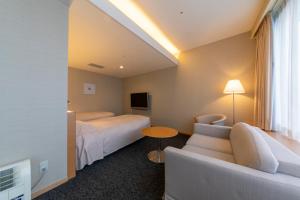 Postel nebo postele na pokoji v ubytování Hotel Landmark Wakayama