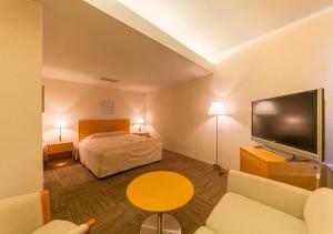 Postel nebo postele na pokoji v ubytování Hotel Landmark Wakayama