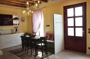 a kitchen and dining room with a table and chairs at Casa della Magnolia in Conegliano +34 photos