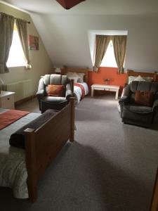 Postel nebo postele na pokoji v ubytování Heeneys Lodge B&B