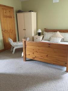 Postel nebo postele na pokoji v ubytování Heeneys Lodge B&B