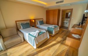 Postel nebo postele na pokoji v ubytování Dalyan Live Spa Hotel