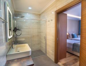 Koupelna v ubytování Dalyan Live Spa Hotel