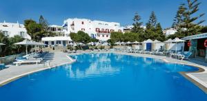 Bazén v ubytování Kamari Hotel nebo v jeho okolí