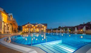 Bazén v ubytování Dalyan Live Spa Hotel nebo v jeho okolí