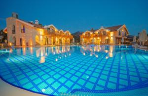 Bazén v ubytování Dalyan Live Spa Hotel nebo v jeho okolí