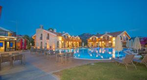 Bazén v ubytování Dalyan Live Spa Hotel nebo v jeho okolí