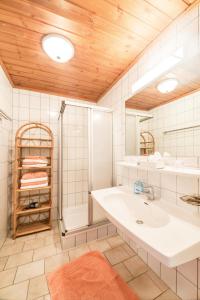 Koupelna v ubytování Haus am Platz - Weitgasser + 37 fotografií