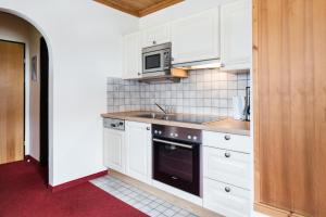 Kuchyň nebo kuchyňský kout v ubytování Haus am Platz - Weitgasser