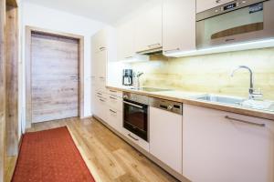 Kuchyň nebo kuchyňský kout v ubytování Haus am Platz - Weitgasser