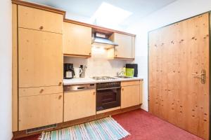 Kuchyň nebo kuchyňský kout v ubytování Haus am Platz - Weitgasser