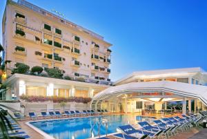 Bazén v ubytování Atlantic Hotel & SPA nebo v jeho okolí