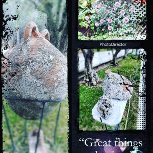 dos fotos de un jardín con una maceta de flores en Dimos Bungalows, en Palaión Tsiflíkion