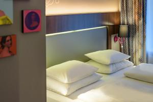 Postel nebo postele na pokoji v ubytování Mercure München am Olympiapark