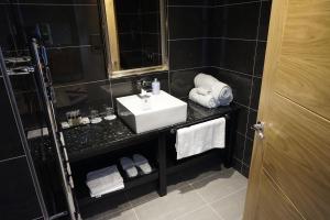 a bathroom with a sink and a counter with towels at Halvard Hotel in Douglas