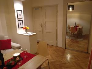 Posedenie v ubytovaní Opera Dream Apartment