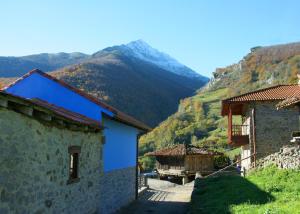 A general mountain view or a mountain view taken from the country house