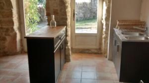 Kuchyň nebo kuchyňský kout v ubytování Gîte H.PETIT + 1 fotografie