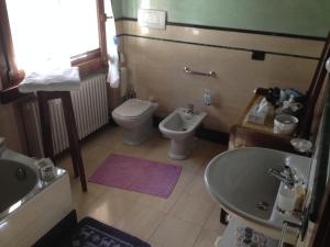 a bathroom with a sink and a toilet and a bidet at B&B Simona in Sorbolo