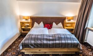 Voodi või voodid majutusasutuse Hotel zum Goldenen Löwen toas