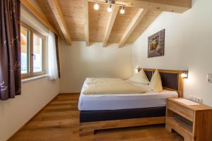 A bed or beds in a room at Pension&Appartements Marxenhof