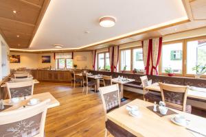 A restaurant or other place to eat at Pension&Appartements Marxenhof