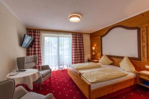 A bed or beds in a room at Pension&Appartements Marxenhof