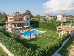 Foto dalla galleria di Spacious Villa Nikka with Beautiful Garden and Pool a Ladići