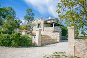 Budova, v ktorej sa vila nachádza