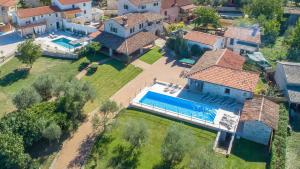 Bazén v ubytování Villa Luna in Selina nebo v jeho okolí